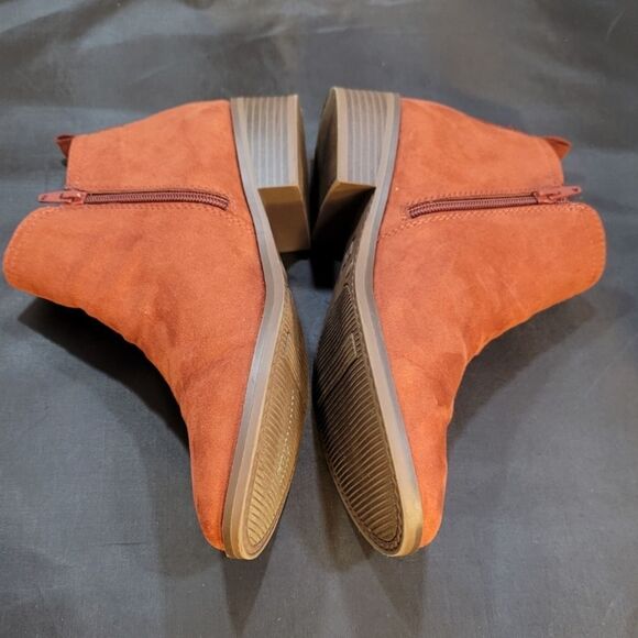 TIME & TRU WOMEN'S ZIPPER CLOSURE BOOTIE - Picture 9 of 16